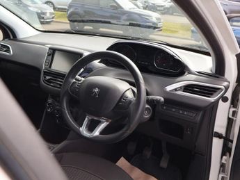 PEUGEOT 208 1.2 VTi PureTech Style Hatchback 5dr Petrol Manual Euro 6 (82 ps