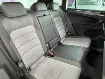 VOLKSWAGEN TIGUAN 2.0 TDI R-Line Tech SUV 5dr Diesel DSG 4Motion Euro 6 (s/s) (150