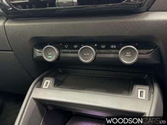 CITROEN e-C4 50kWh Shine Hatchback 5dr Electric Auto (136 ps)