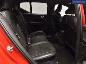 VOLVO XC40 1.5 T3 R-Design SUV 5dr Petrol Auto Euro 6 (s/s) (163 ps)