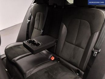 VOLVO XC40 1.5 T3 R-Design SUV 5dr Petrol Auto Euro 6 (s/s) (163 ps)