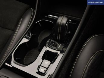 VOLVO XC40 1.5 T3 R-Design SUV 5dr Petrol Auto Euro 6 (s/s) (163 ps)