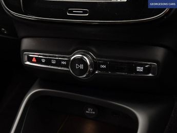 VOLVO XC40 1.5 T3 R-Design SUV 5dr Petrol Auto Euro 6 (s/s) (163 ps)