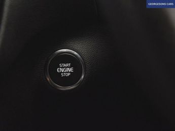 VOLVO XC40 1.5 T3 R-Design SUV 5dr Petrol Auto Euro 6 (s/s) (163 ps)