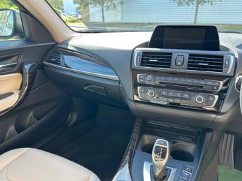BMW 2 SERIES 2.0 220i Luxury Coupe 2dr Petrol Auto Euro 6 (s/s) (184 ps)-Fact