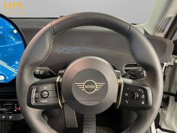 MINI ELECTRIC COOPER E 40.7kWh Classic Hatchback 3dr Electric Auto (184 ps)