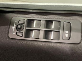 LAND ROVER DISCOVERY SPORT 2.0 SD4 SE Tech SUV 5dr Diesel Auto 4WD Euro 6 (s/s) (240 ps)