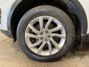 LAND ROVER DISCOVERY SPORT 2.0 SD4 SE Tech SUV 5dr Diesel Auto 4WD Euro 6 (s/s) (240 ps)