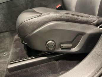 VOLVO XC60 2.0 T5 Momentum SUV 5dr Petrol Auto AWD Euro 6 (s/s) (250 ps)