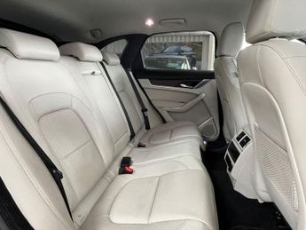 JAGUAR F-PACE 2.0 D200 MHEV S SUV 5dr Diesel Auto AWD Euro 6 (s/s) (204 ps)
