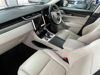 JAGUAR F-PACE 2.0 D200 MHEV S SUV 5dr Diesel Auto AWD Euro 6 (s/s) (204 ps)