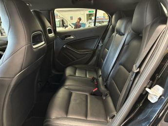 MERCEDES-BENZ GLA 2.1 GLA200d AMG Line (Executive) SUV 5 Door Diesel Automatic Bla