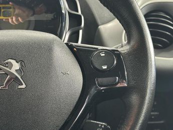 PEUGEOT 108 1.2 PureTech Allure Hatchback 5dr Petrol Manual Euro 6 (82 ps)