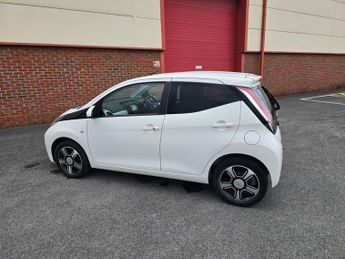 TOYOTA AYGO 1.0 VVT-i x-clusiv3 Hatchback 5dr Petrol x-shift Euro 6 (Safety 