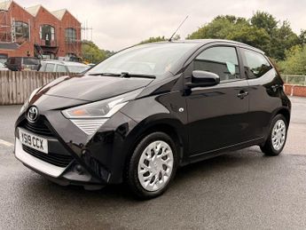 TOYOTA AYGO 1.0 VVT-i x-play Hatchback 5dr Petrol x-shift Euro 6 (71 ps)