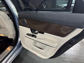 JAGUAR XJ 3.0d V6 Portfolio Saloon 4dr Diesel Auto Euro 5 (s/s) (LWB) (275