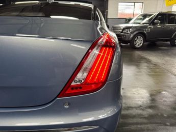 JAGUAR XJ 3.0d V6 Portfolio Saloon 4dr Diesel Auto Euro 5 (s/s) (LWB) (275