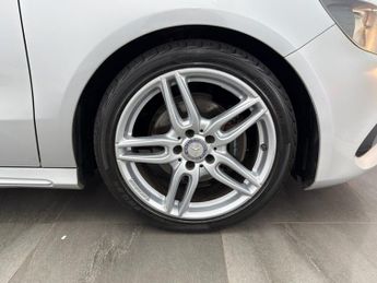 MERCEDES-BENZ A CLASS 2.1 A200d AMG Line Hatchback 5dr Diesel 7G-DCT Euro 6 (s/s) (136