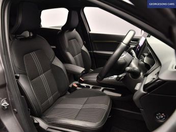 RENAULT CAPTUR 1.6 E-TECH E-Tech engineered SUV 5dr Petrol Hybrid Auto Euro 6 (