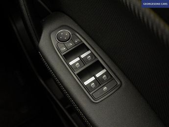 RENAULT CAPTUR 1.6 E-TECH E-Tech engineered SUV 5dr Petrol Hybrid Auto Euro 6 (