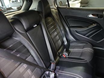 MERCEDES-BENZ GLA 1.6 GLA180 Urban Edition SUV 5dr Petrol 7G-DCT Euro 6 (s/s) (122