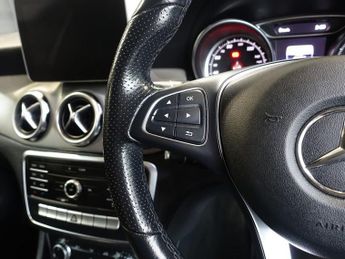 MERCEDES-BENZ GLA 1.6 GLA180 Urban Edition SUV 5dr Petrol 7G-DCT Euro 6 (s/s) (122