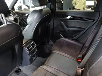 AUDI Q5 2.0 TDI 40 Black Edition SUV 5dr Diesel S Tronic quattro Euro 6 