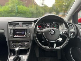 VOLKSWAGEN GOLF 1.6 TDI BlueMotion Tech SE Hatchback 5dr Diesel DSG Euro 5 (s/s)