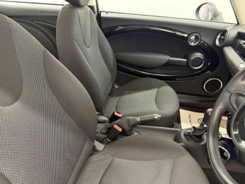 MINI HATCH 1.6 Cooper Hatchback 3dr Petrol Auto Euro 5 (122 ps)