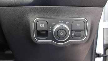 MERCEDES-BENZ GLB 1.3 GLB200 AMG Line SUV 5dr Petrol 7G-DCT Euro 6 (s/s) (163 ps)