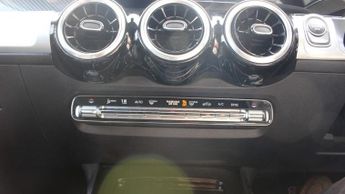 MERCEDES-BENZ GLB 1.3 GLB200 AMG Line SUV 5dr Petrol 7G-DCT Euro 6 (s/s) (163 ps)