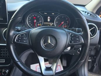 MERCEDES-BENZ A CLASS 1.5 A180d SE Hatchback 5dr Diesel 7G-DCT Euro 6 (s/s) (109 ps)
