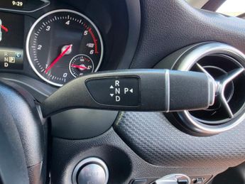 MERCEDES-BENZ A CLASS 1.5 A180d SE Hatchback 5dr Diesel 7G-DCT Euro 6 (s/s) (109 ps)