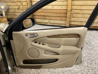 JAGUAR X-TYPE 2.2D SE Saloon 4dr Diesel Manual (159 g/km, 152 bhp)