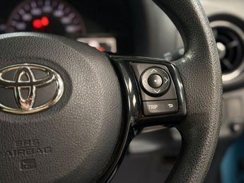 TOYOTA VITZ 2016 Toyota Vitz (Yaris) 1.3 F CVT Automatic Petrol -Blue- Japan