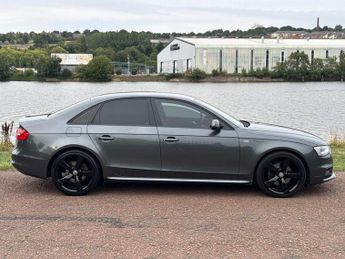 AUDI A4 2.0 TDI Black Edition Saloon 4dr Diesel Multitronic Euro 5 (s/s)