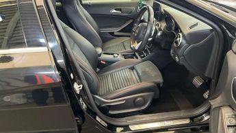 MERCEDES-BENZ GLA CLASS 180 2.1 GLA220d AMG Line SUV 5dr Diesel 7G-DCT 4MATIC Euro 6 (s/