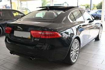 JAGUAR XE 2.0d Portfolio Saloon 4dr Diesel Auto AWD Euro 6 (s/s) (240 ps)