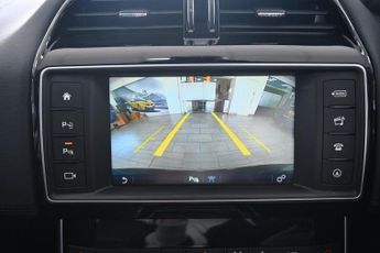 JAGUAR XE 2.0d Portfolio Saloon 4dr Diesel Auto AWD Euro 6 (s/s) (240 ps)