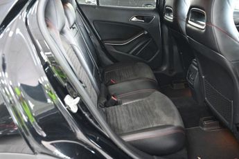 MERCEDES-BENZ GLA 2.1 GLA200d AMG Line SUV 5dr Diesel 7G-DCT Euro 6 (s/s) (136 ps)