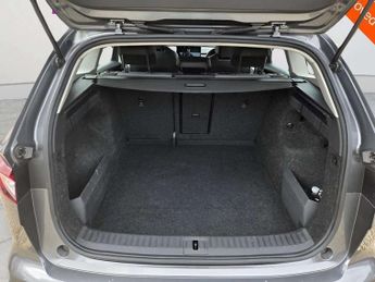 SKODA ENYAQ iV 62kWh 60 SUV 5dr Electric Auto (DC120kW) (179 ps)