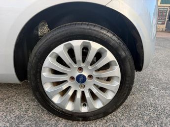 FORD KA 1.2 Zetec Hatchback 3dr Petrol Manual Euro 5 (s/s) (69 ps)