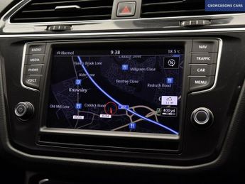 VOLKSWAGEN TIGUAN 2.0 TDI BlueMotion Tech SE Navigation SUV 5dr Diesel DSG 4Motion