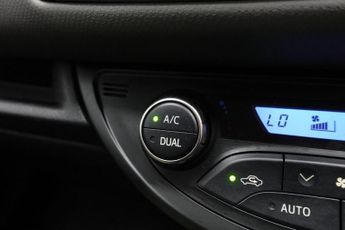 TOYOTA YARIS 1.5 VVT-h Icon Hatchback 5dr Petrol Hybrid E-CVT Euro 6 (101 ps)