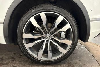 VOLKSWAGEN TIGUAN 1.5 TSI EVO R-Line Tech SUV 5dr Petrol DSG Euro 6 (s/s) (150 ps)