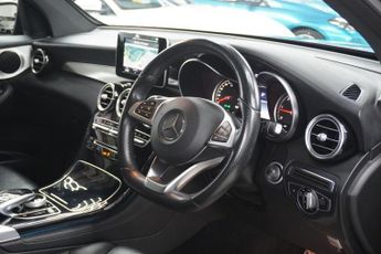 MERCEDES-BENZ GLC 2.1 GLC220d AMG Line (Premium) SUV 5dr Diesel G-Tronic 4MATIC Eu