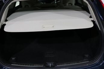 VOLVO V60 2.0 D3 Momentum Pro Estate 5dr Diesel Auto Euro 6 (s/s) (150 ps)