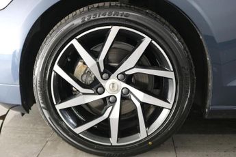 VOLVO V60 2.0 D3 Momentum Pro Estate 5dr Diesel Auto Euro 6 (s/s) (150 ps)