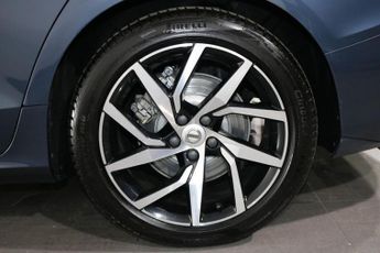 VOLVO V60 2.0 D3 Momentum Pro Estate 5dr Diesel Auto Euro 6 (s/s) (150 ps)