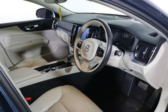 VOLVO V60 2.0 D3 Momentum Pro Estate 5dr Diesel Auto Euro 6 (s/s) (150 ps)